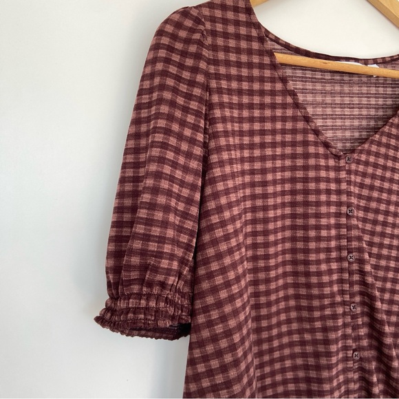 REITMANS BURGUNDY CHECKERED PATTERN V-NECK TOP/BLOUSE WITH SHIRRING, XL - Picture 3 of 9